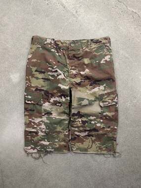 Vintage Scorpion W2 Camo ARMY Capris - 36”